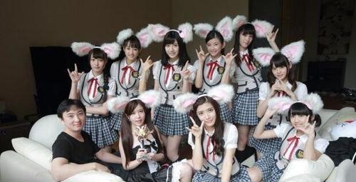 娱乐吃瓜酱当代网友视频,揭秘当代网友视频背后的热点与笑料